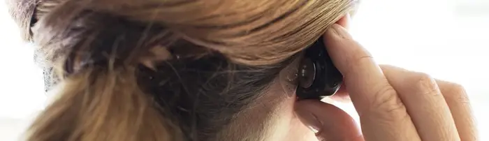 مهم‌ترین مزیت سمعک‌های Adhear |عکس سمعک استخوانی