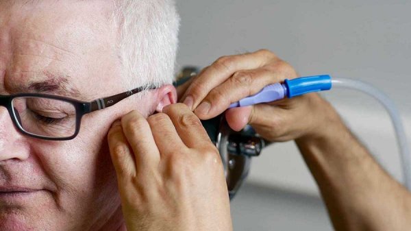 مراجعه به متخصص گوش بهترین انتخاب است